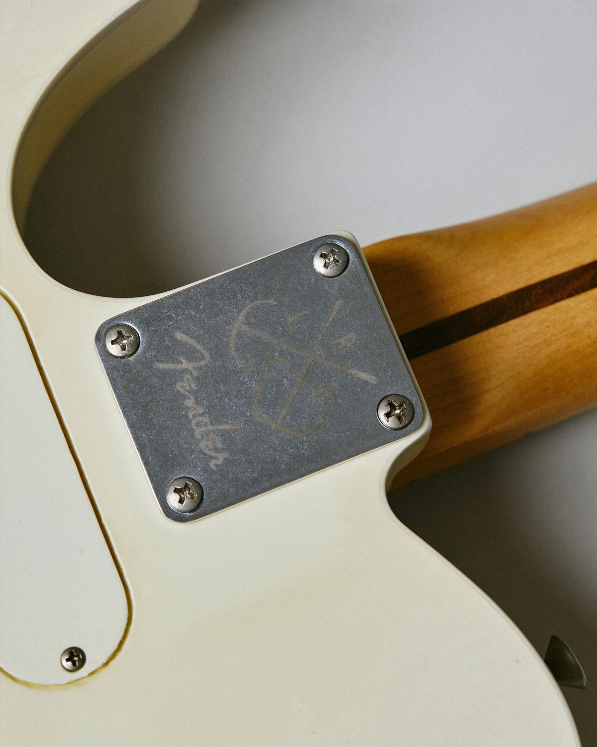 Guitar design &mdash; Olympic White